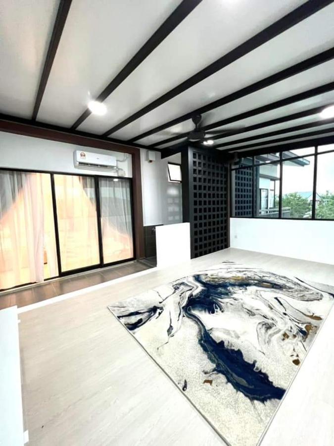 Faridz Homestay At Myra Saujana Kampong Simpang Empat Екстер'єр фото